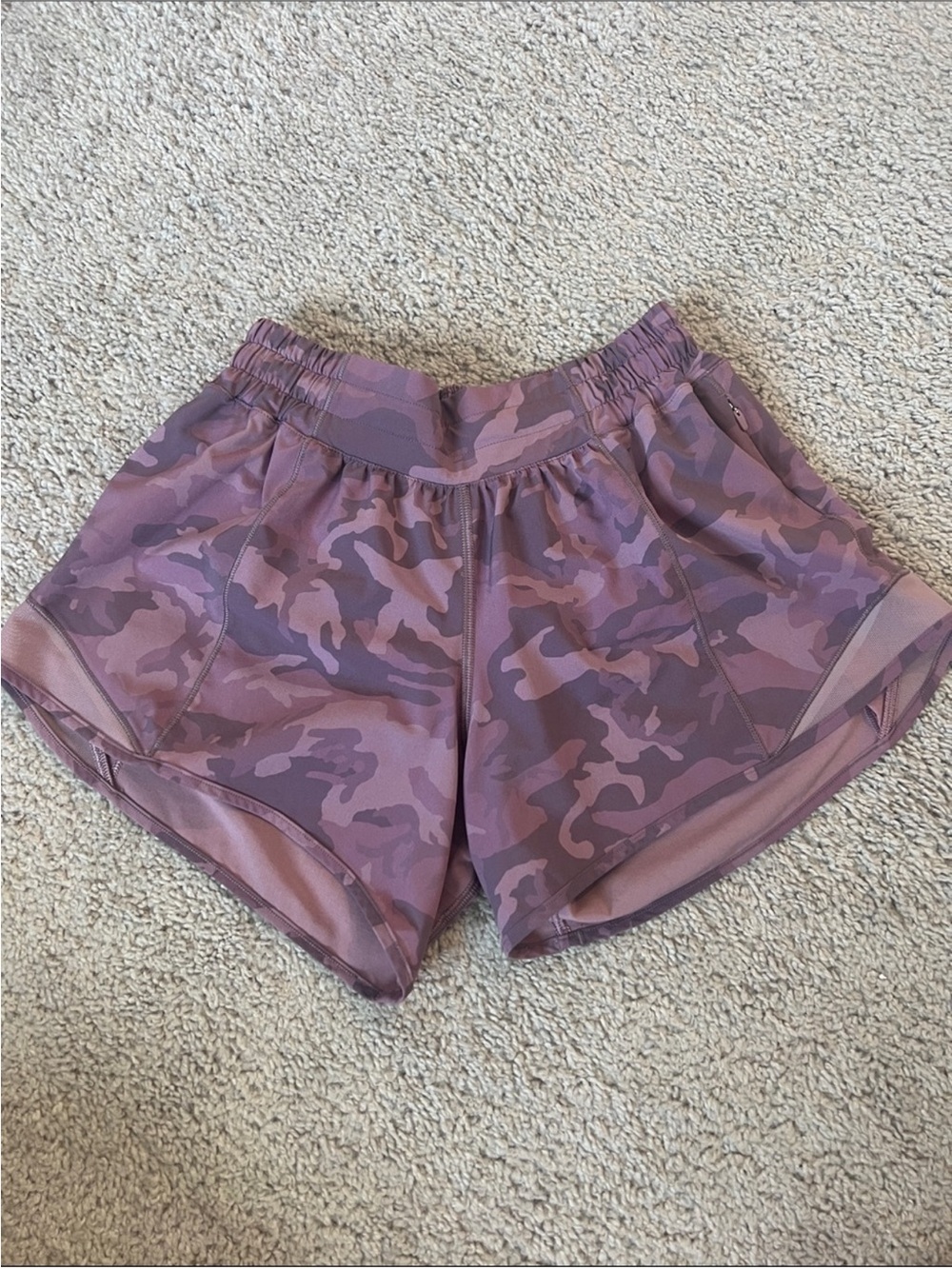 Lululemon pink purple camo shorts running short shorts size 4 tall
